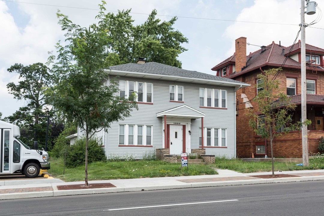 1307 Market Ave N in Canton, OH - Foto de edificio