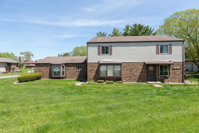 18049 Crownhill Dr, Unit A in South Bend, IN - Building Photo - Building Photo