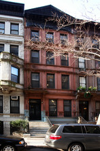 136 W 73rd St in New York, NY - Building Photo - Building Photo