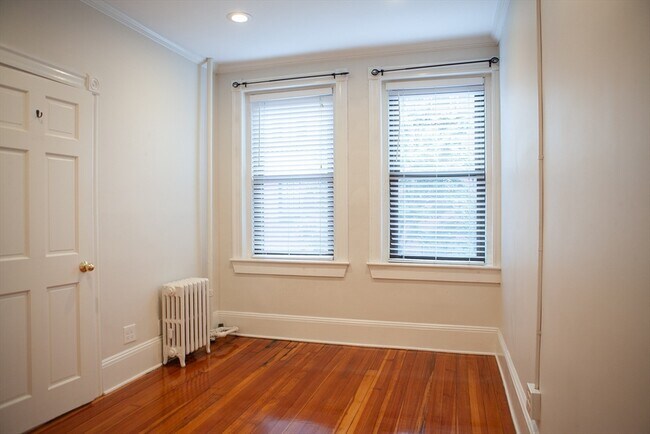 31 Irving St, Unit 5 in Boston, MA - Foto de edificio - Building Photo