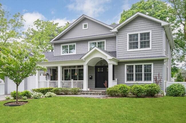 300 Locust Ln in Roslyn Heights, NY - Building Photo - Building Photo