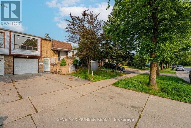 122 Centre St N in Brampton, ON - Building Photo - Building Photo