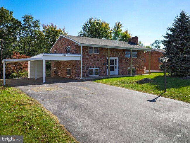 11541 Englewood Rd in Hagerstown, MD - Building Photo - Building Photo