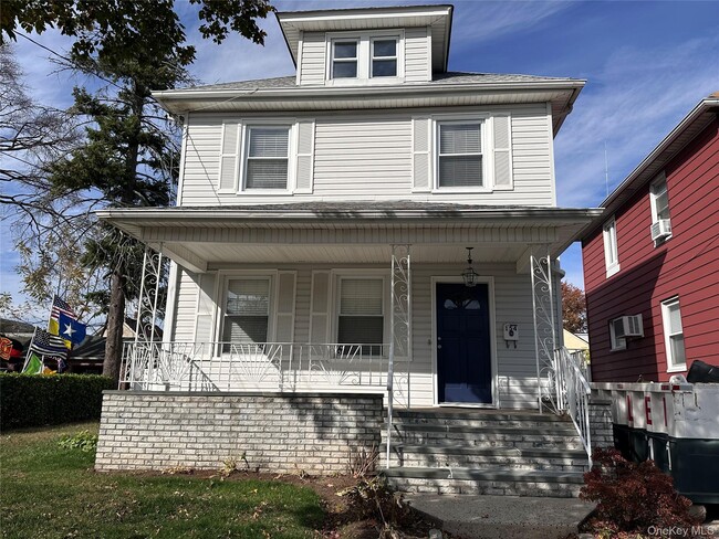 154 Grant Ave in Mineola, NY - Building Photo - Building Photo