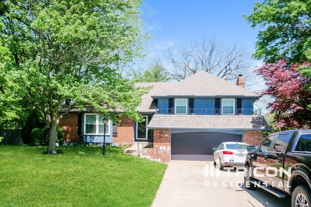 404 W Foxwood Dr in Raymore, MO - Building Photo