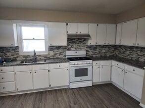 1325 N Glenview Ct in Round Lake Beach, IL - Building Photo - Building Photo