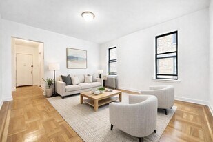 590 Fort Washington Ave, Unit 4F in New York, NY - Building Photo