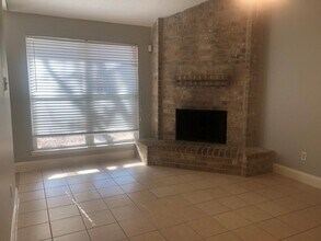 5015 Maurita Dr in Spring, TX - Foto de edificio - Building Photo