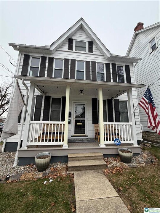 1403 Center St in Bethlehem, PA - Building Photo