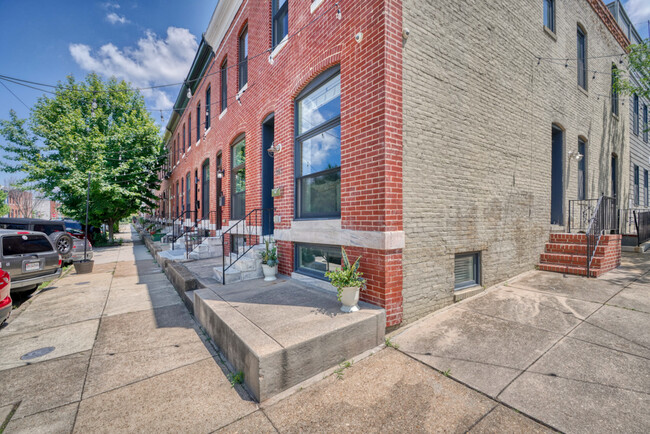345 S Clinton St in Baltimore, MD - Building Photo - Building Photo