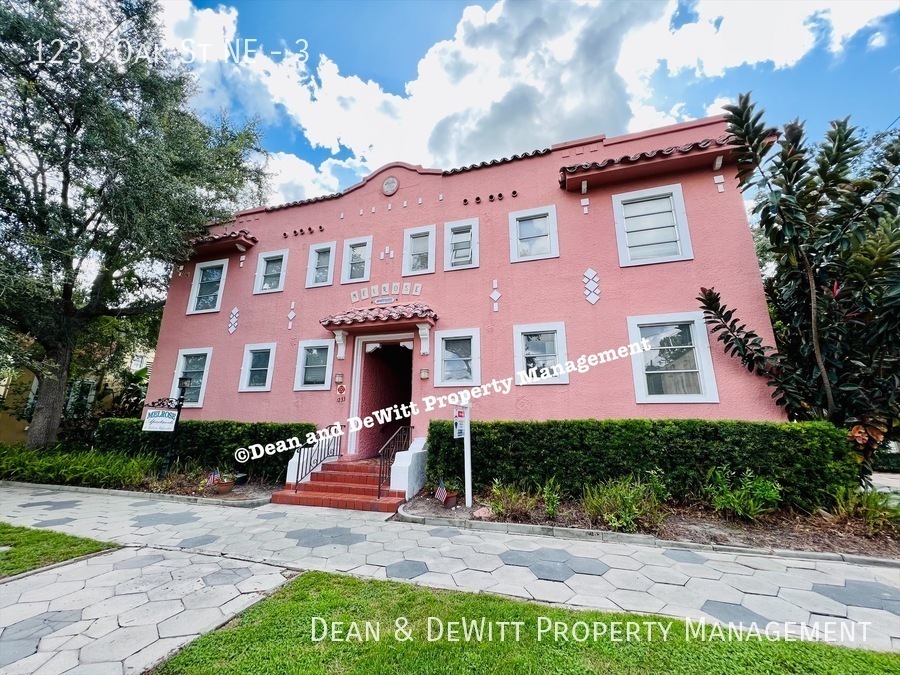 1233 Oak St NE in St. Petersburg, FL - Building Photo