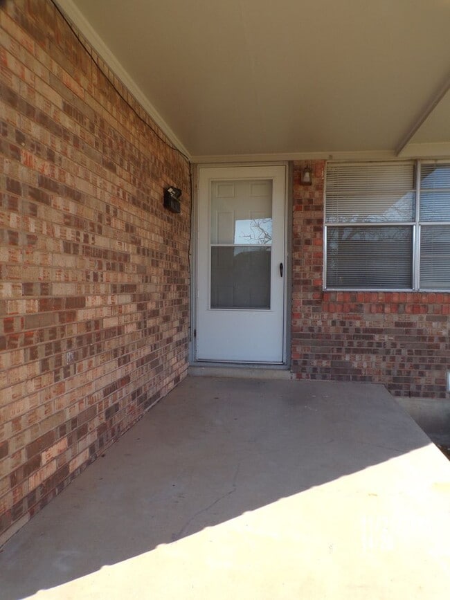 6113 NW Dearborn Ave in Lawton, OK - Building Photo - Building Photo