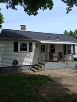 1058 Post Rd in Warwick, RI - Building Photo