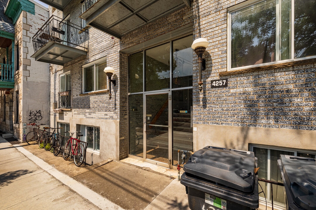 4257 De Brébeuf Rue in Montréal, QC - Building Photo