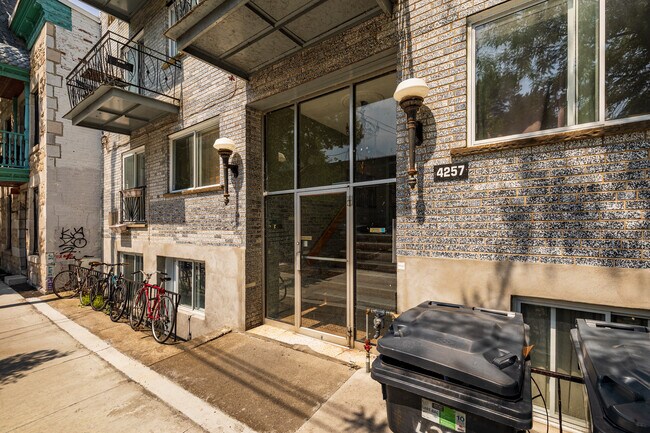 4257 De Brébeuf Rue