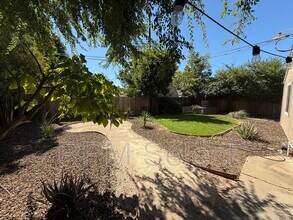 5021 73rd St in Sacramento, CA - Foto de edificio - Building Photo