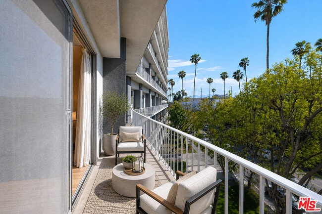 property at 100 S Doheny Dr