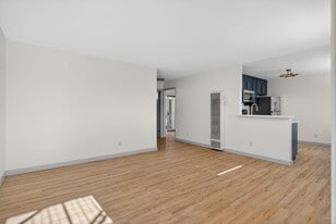 921 Alamitos Ave in Long Beach, CA - Building Photo