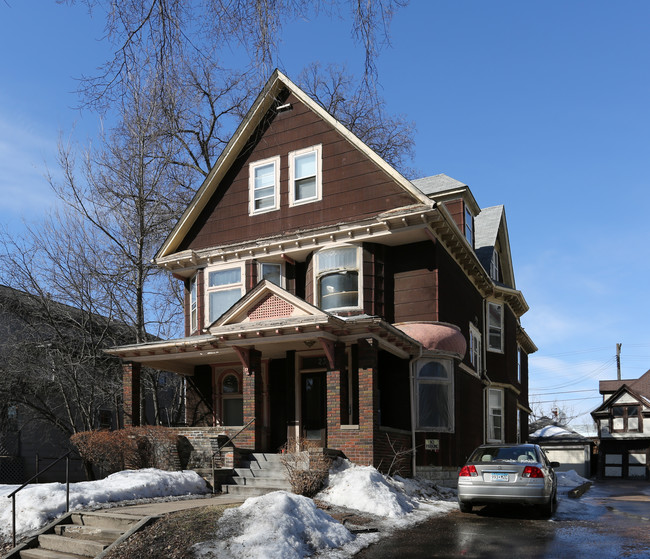 2310 Colfax Ave S in Minneapolis, MN - Building Photo - Building Photo