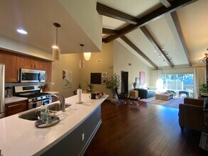 2700 Cahuenga Blvd E in Los Angeles, CA - Building Photo - Building Photo