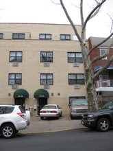 110-34 55th Ave in Corona, NY - Foto de edificio - Building Photo