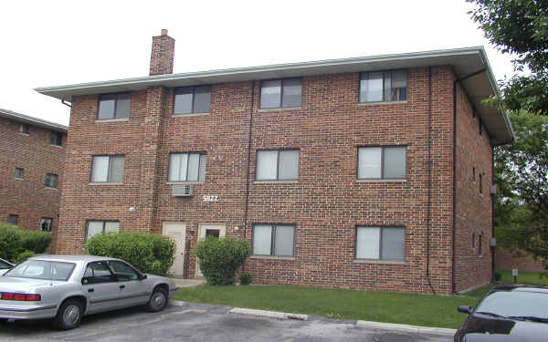 5822 158th Pl in Oak Forest, IL - Foto de edificio