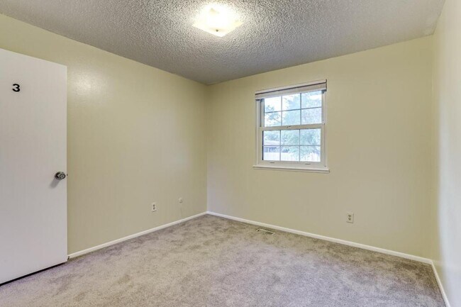 15054 E Dartmouth Ave in Aurora, CO - Building Photo - Building Photo