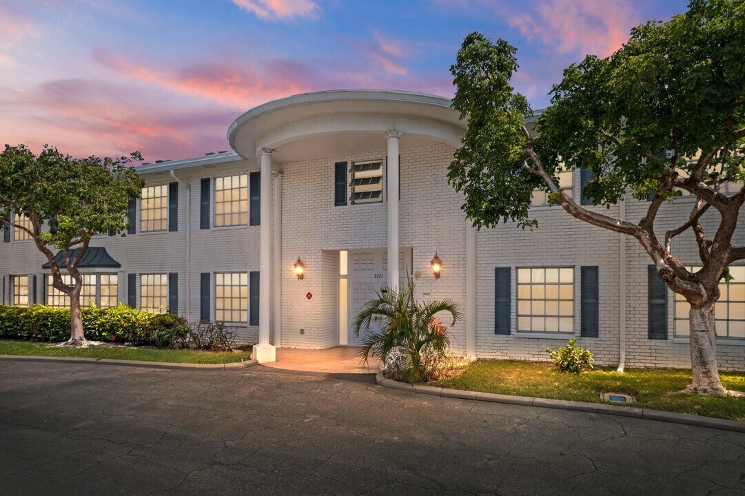 2221 NE 68th St in Fort Lauderdale, FL - Building Photo