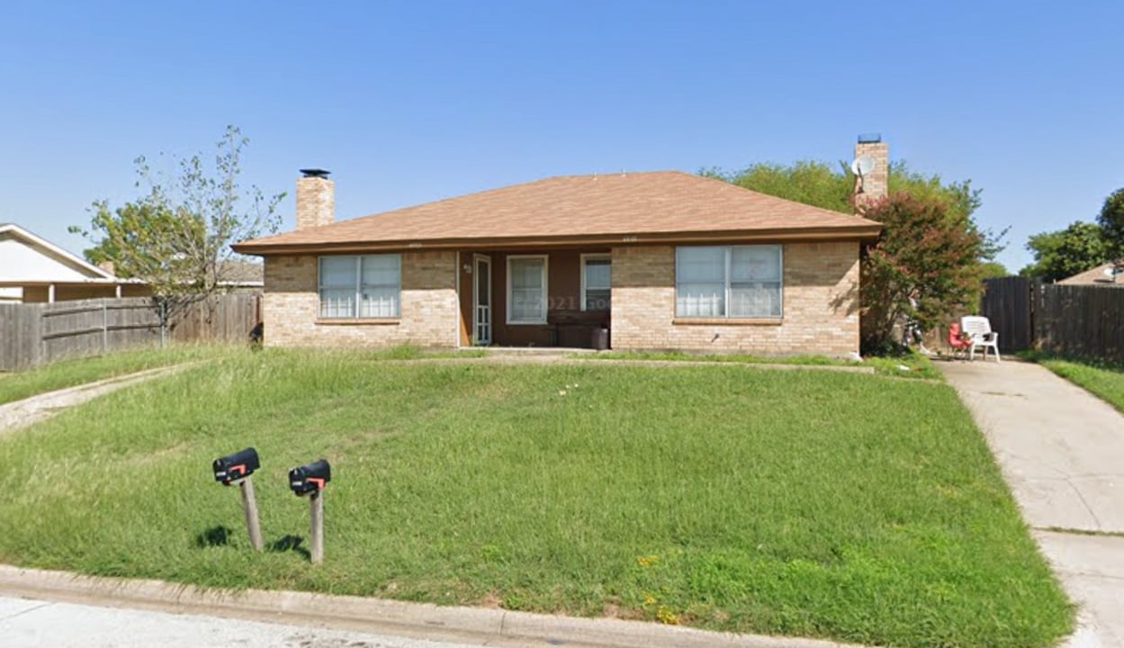 6807 Springdale Ln in North Richland Hills, TX - Building Photo