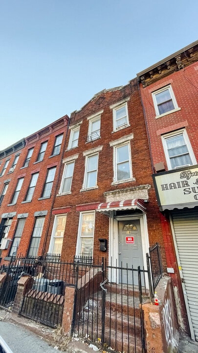 182 Rockaway Ave in Brooklyn, NY - Building Photo