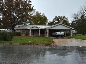 1214 Martin Luther King Dr in Livingston, TX - Building Photo