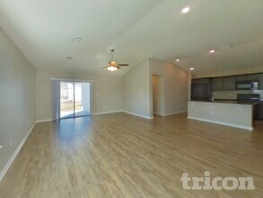 8096 Hind Wy, Unit A4-528 in Jacksonville, FL - Foto de edificio - Building Photo