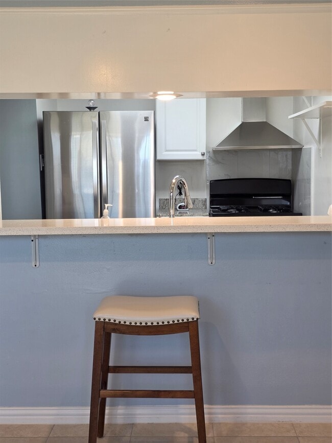 property at 1016 E Tri Oaks Ln