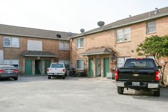 Jefferson Square Apartments in Houston, TX - Building Photo - Building Photo