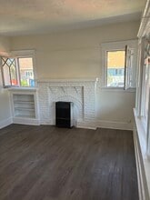 402 E 43rd Pl, Unit 2 in Los Angeles, CA - Foto de edificio - Building Photo