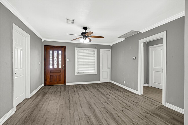 property at 5518 Sweetbriar St