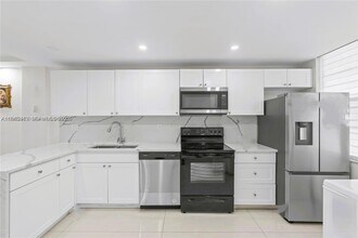 2600 NW 49th Ave in Lauderdale Lakes, FL - Building Photo - Building Photo