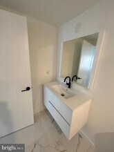 642 Moore St in Philadelphia, PA - Building Photo - Building Photo