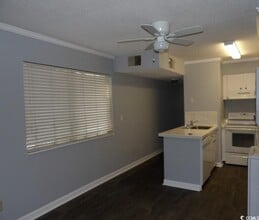 10172 Beach Dr SW in Calabash, NC - Foto de edificio - Building Photo