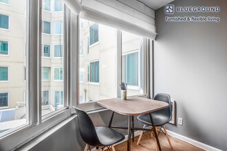 240 Lombard St in San Francisco, CA - Building Photo - Building Photo