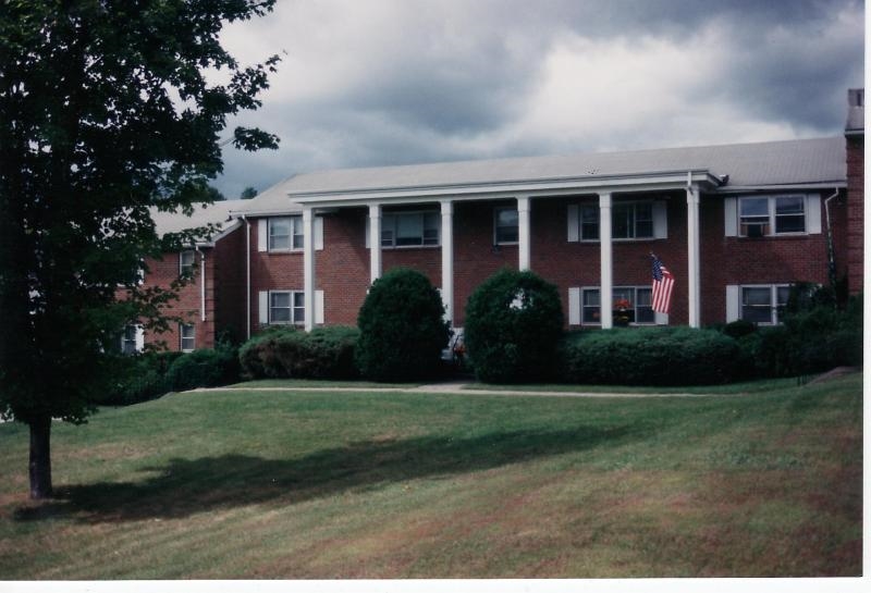 Colonial Gardens Apartments in Pittsfield, MA - Building Photo