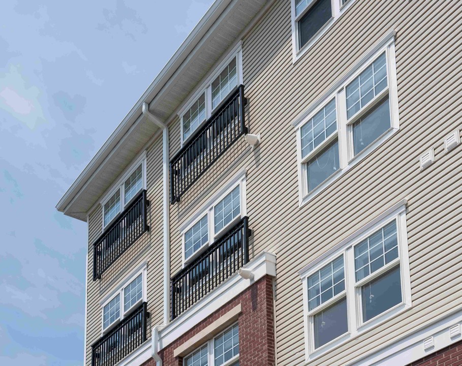 Hudson House in Mineola, NY - Foto de edificio