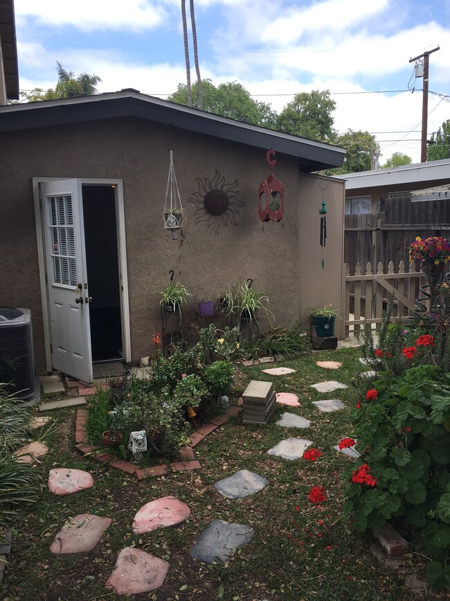 1310 Stevely Ave, Unit studio
