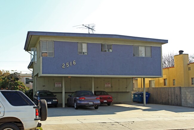 2516 S Genesee Ave in Los Angeles, CA - Building Photo - Building Photo