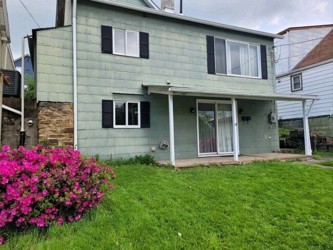 807 Oak St in Monessen, PA - Building Photo - Building Photo