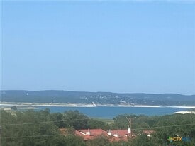 116 Campbell Dr in Canyon Lake, TX - Building Photo