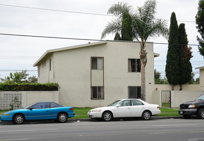 2626 Mcfadden Ave in Santa Ana, CA - Building Photo - Building Photo