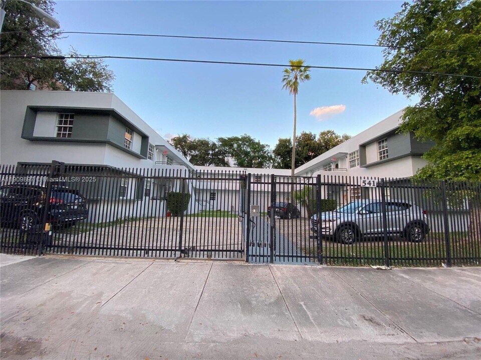 541 NE 62nd St in Miami, FL - Building Photo