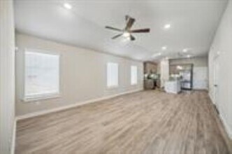 21655 Wave Holw Dr in Cypress, TX - Foto de edificio - Building Photo