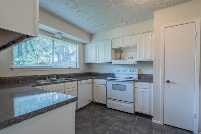 8314 Poplar Ridge Ln